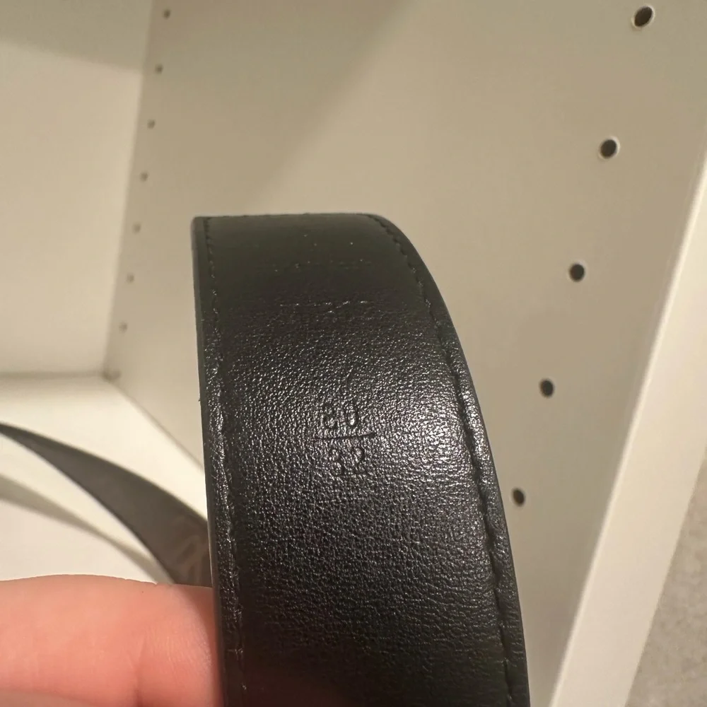 Louis Vuitton LV Initiales reversible belt with a gold-tone chain-link buckle - Picture 6 of 7